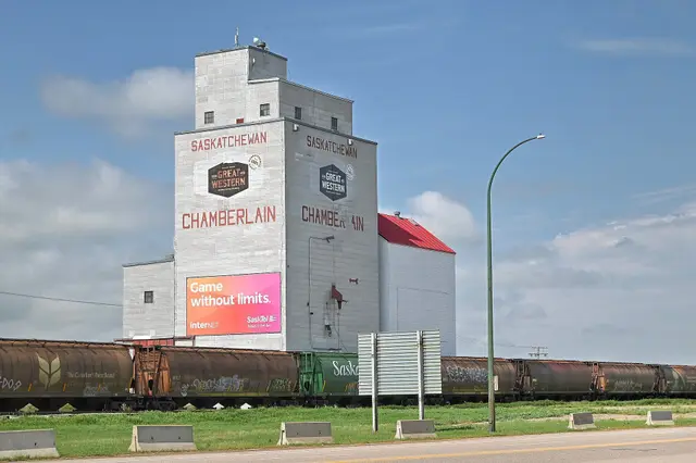 Chamberlain grain elevator and hopper cars